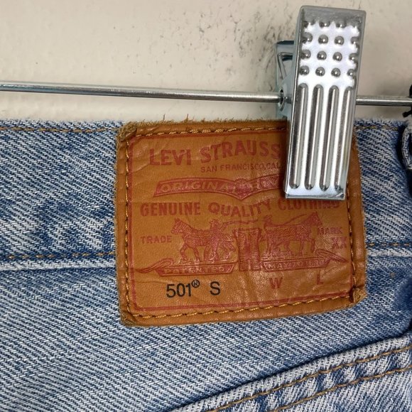 Levi's Woman's Sz 24 501 Light Wash Distressed Premium Denim‎ Jeans Button Fly - Picture 10 of 14